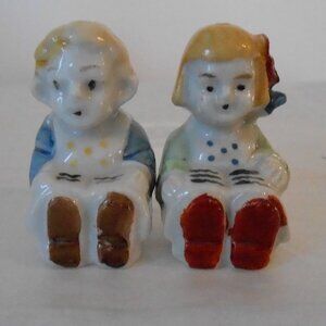 Vintage Dutch Boy & Girl Salt And Pepper Shakers Hand Painted Ceramic Figurines